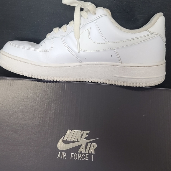Air Force One \'07 LV81 Men\'s Low Cut size 9.5 with Box